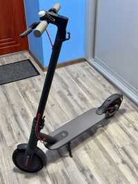 Самокат Xiaomi Mi Electric Scooter M365