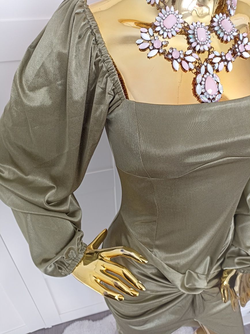 Asos Nowa satynowa sukienka khaki, rozcięcie na nodze  R. M