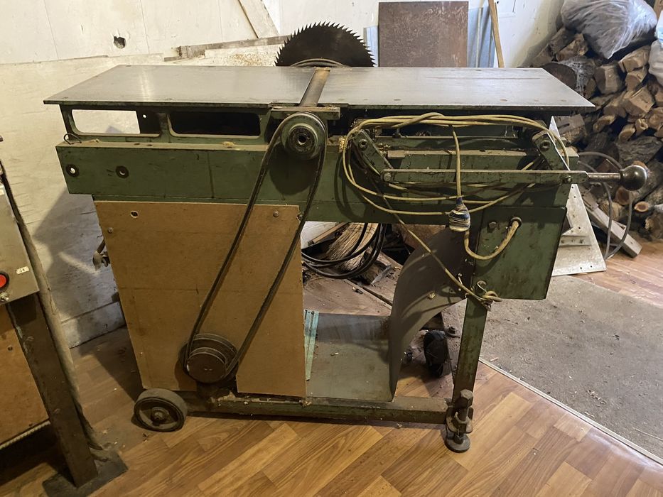 Станок деревооброблювальний, циркулярний