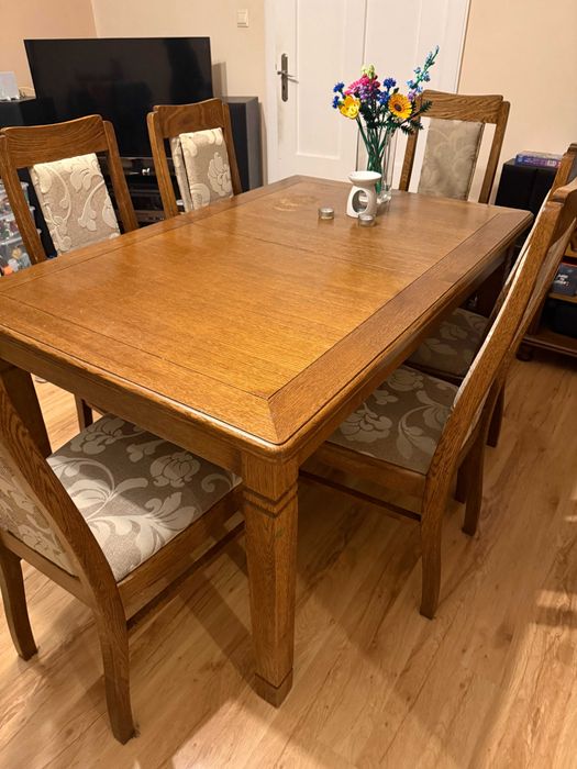 Drewniany cieżki stół z 6-cioma krzesłami