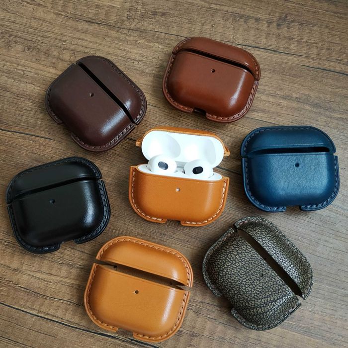 Кожаный чехол для наушников AirPods 3 . Ручная работа .