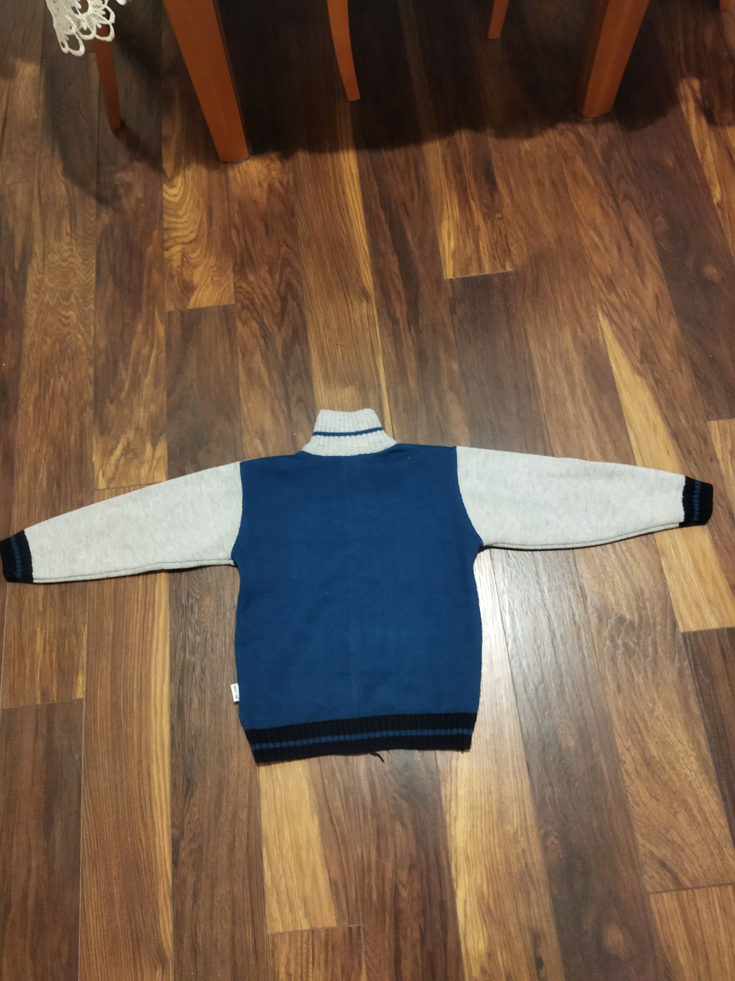 Elegancki rozsuwany sweterek 122 dla chłopca