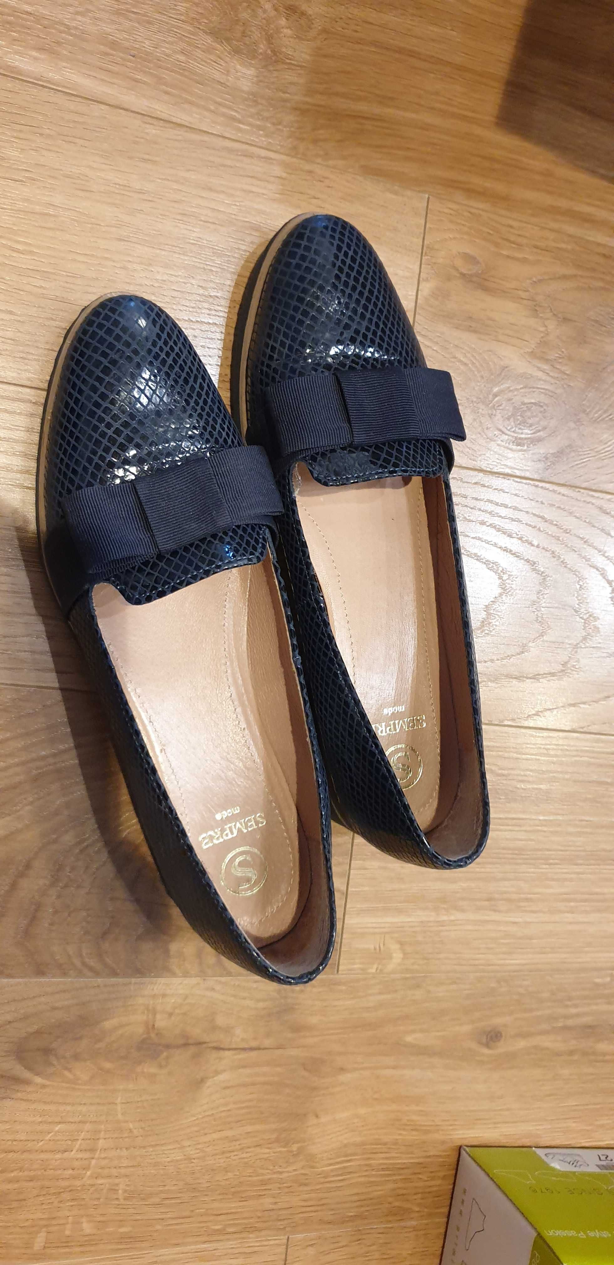 Buty granatowe mokasyny