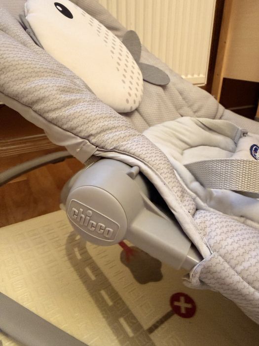 Крісло-гойдалка  шезлонг Chicco Balloon