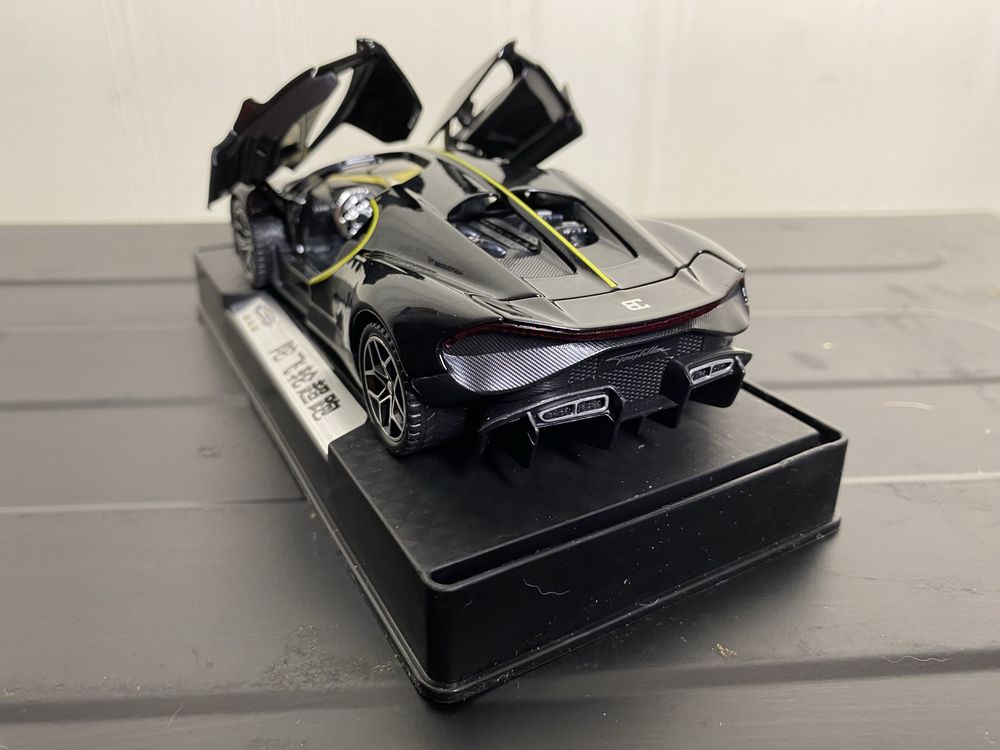 Модель машины Bugatti Tourbilon V16 (1:32)