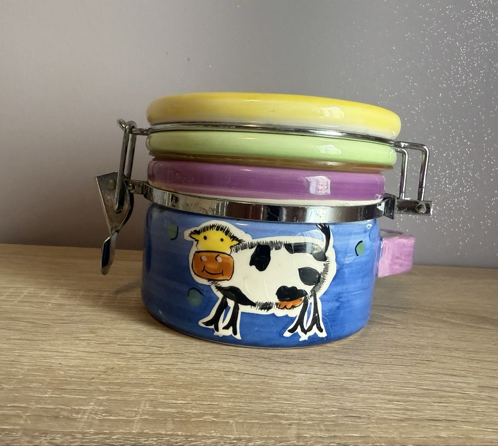 Ceramiczny pojemnik kuchenny z hermetycznym zamknięciem