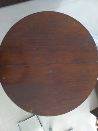 Stary stół okrągły z drzewa
