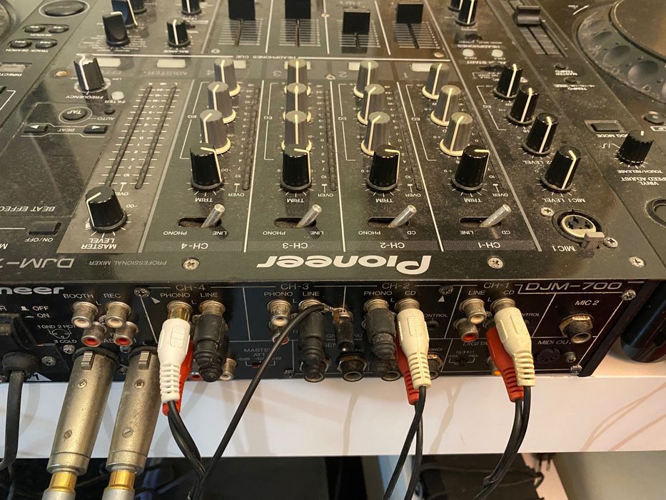 Mesa pioneer DJM 700 + 2 Leitores CDJ 900 + Prato Reloop RP 4000 MK2