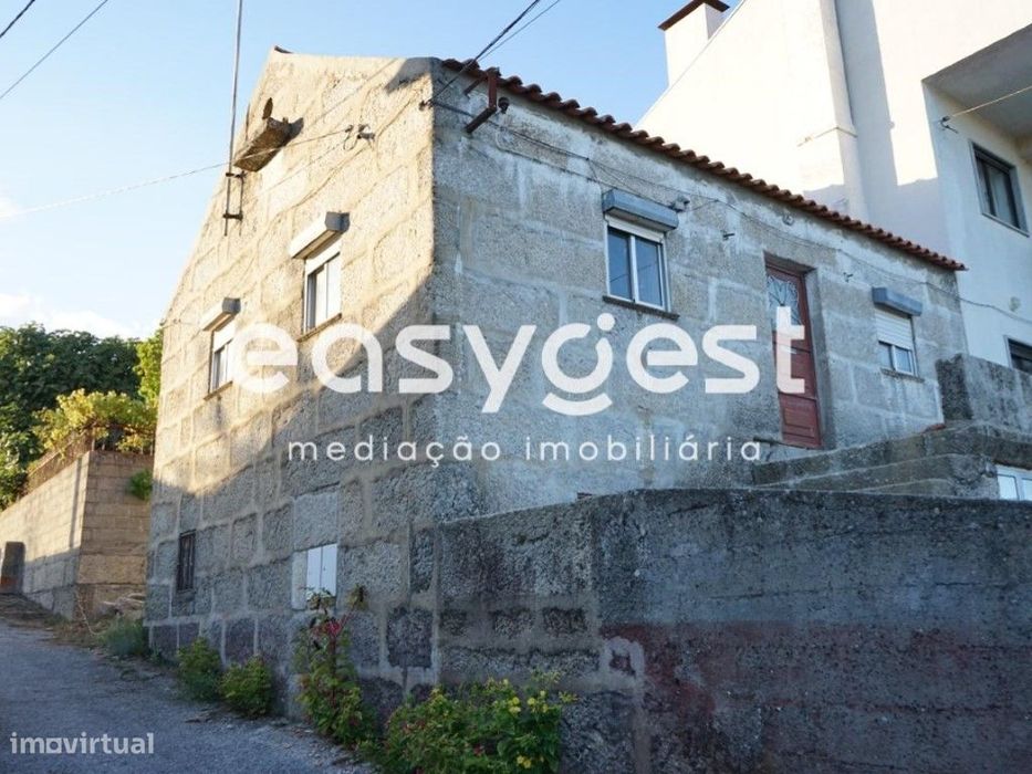 Moradia de granito em fase de acabamento na localidade Arrifana-Guarda