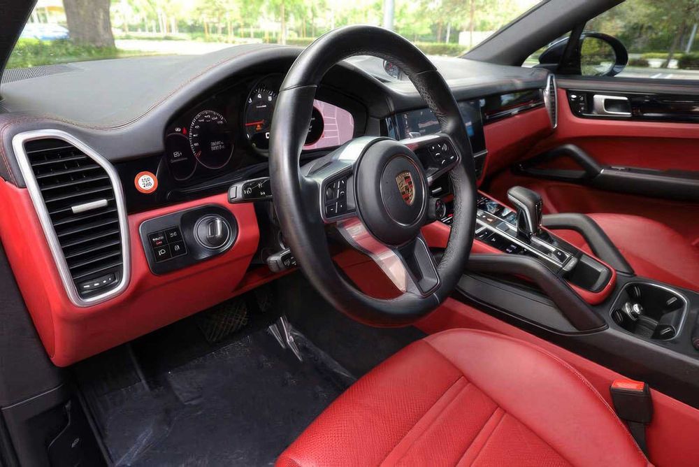 Porsche Cayenne Coupe      2021