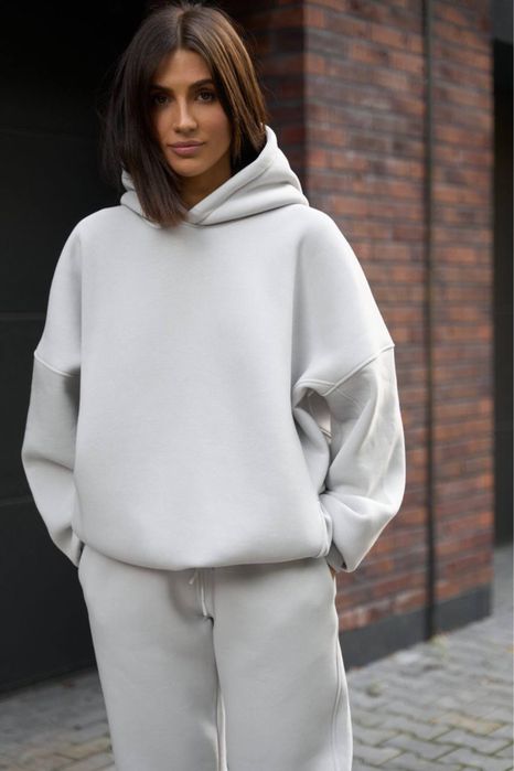 Одяг , сукні , худі , костюм теплий, штани , пальто , жіночий одяг