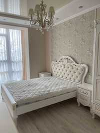 Вишукане дерев'яне ліжко  160х200 біле