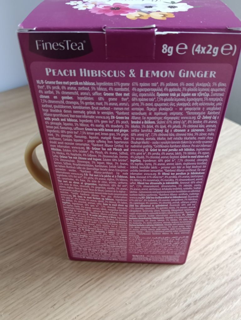 Zestaw kubek i zielone herbaty