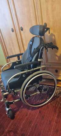Vermeiren V300 30° / Wózek inwalidzki  z szelkami i podnóżkiem