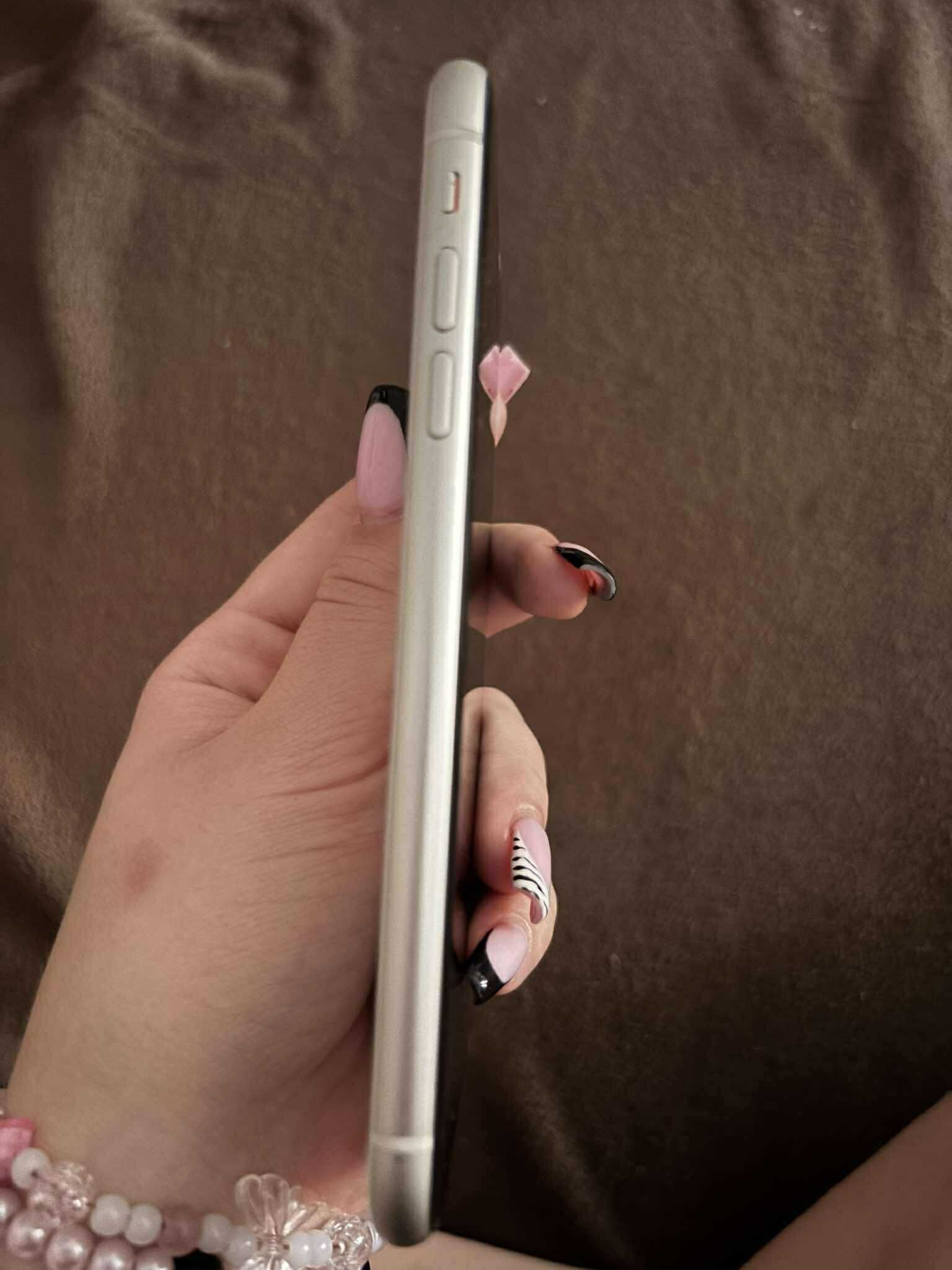 telefon iPhone 11