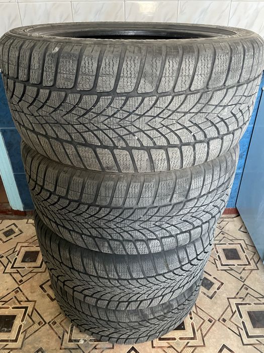 Резина зима 255 40 18 Dunlop SP winter 4D