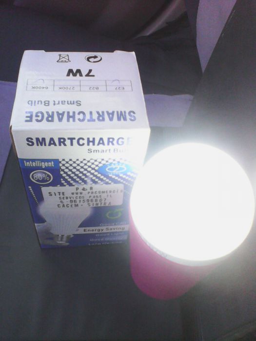 Lampada inteligente led 7w com bateria