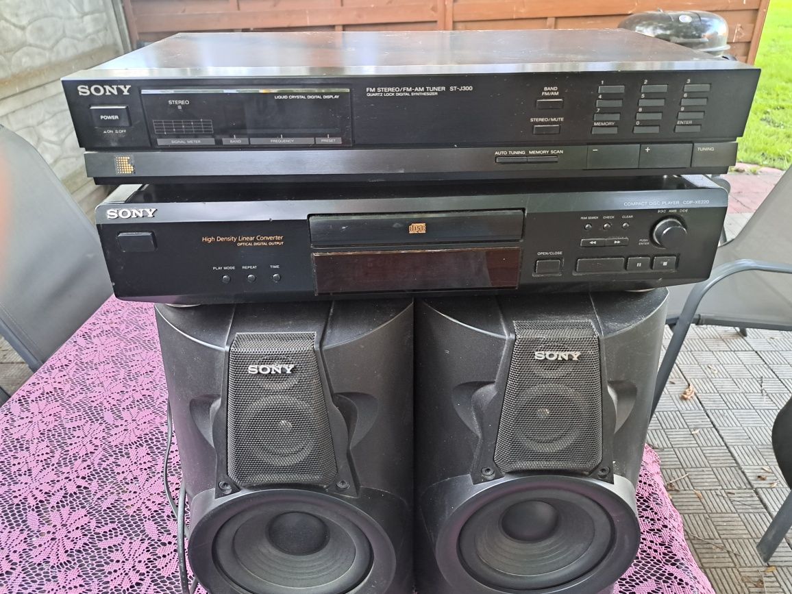 Amplituner + CD + dwie kolumny. Wszystko SONY.