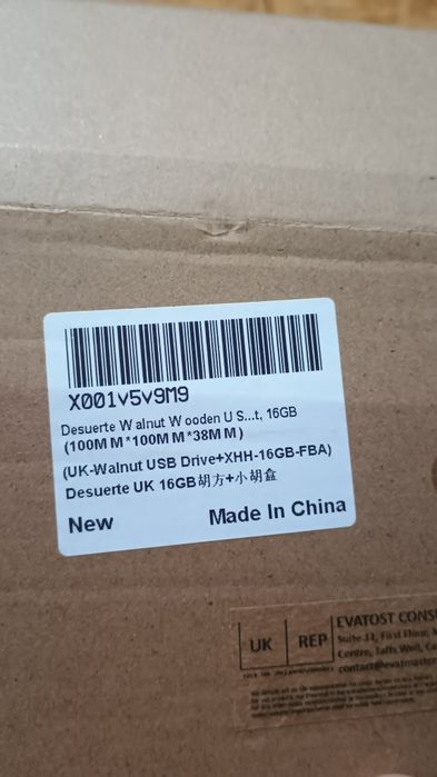 Nowy drewniany pendrive 16 gb z pudełkiem na prezent.