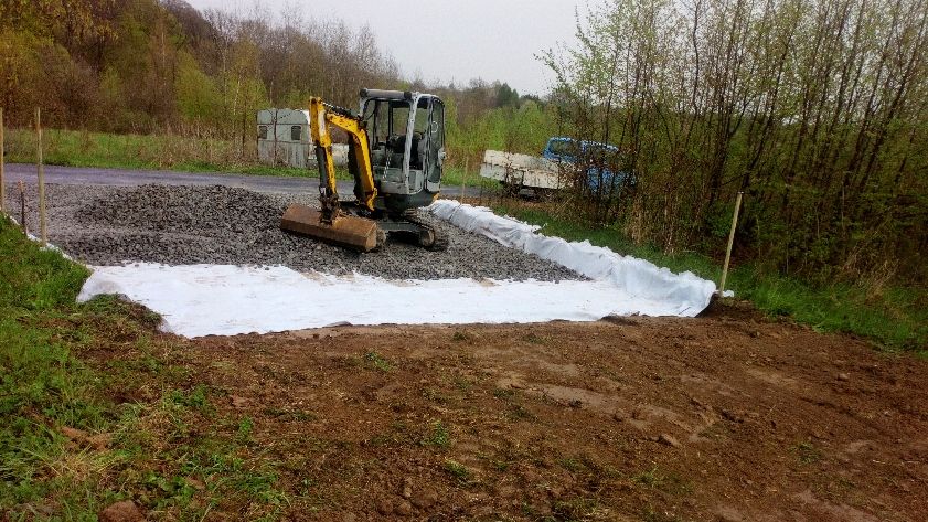 Usługi koparką 3 tony oraz 16 ton Wykopy rozbiórki oraz niwelacje