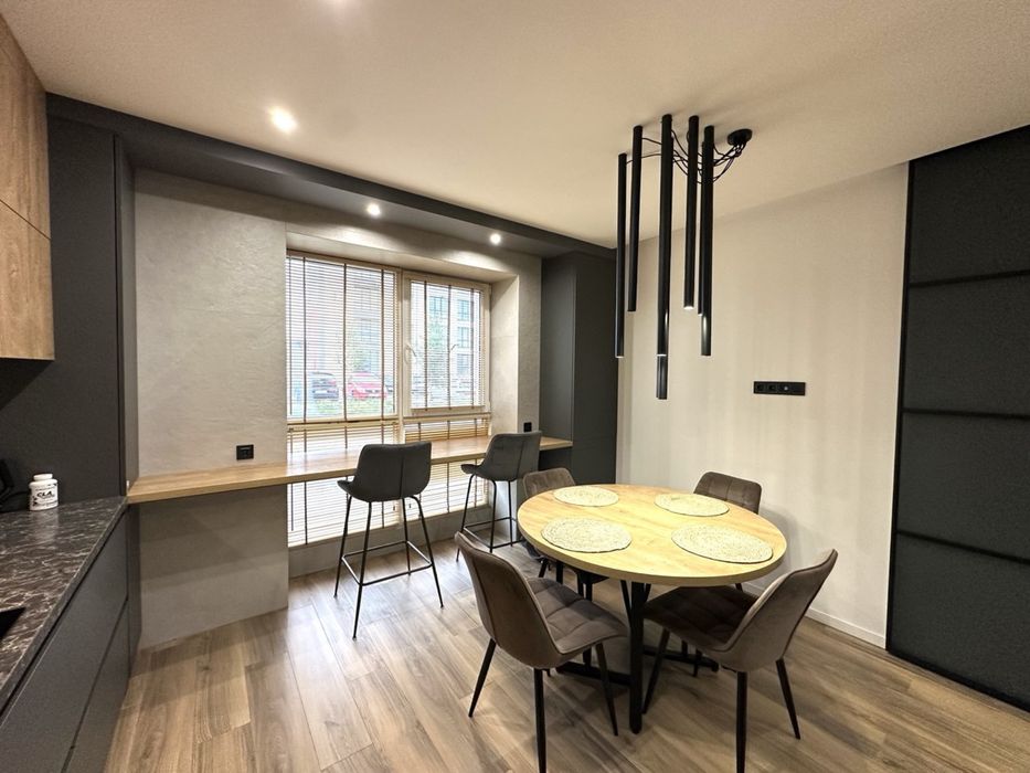 Продаж, 2 кімнатна квартира з дизайнерським ремонтом, Щасливе