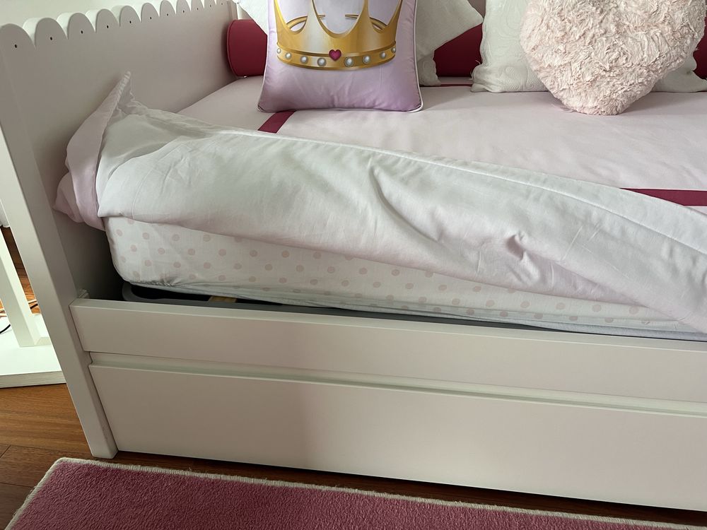Cama solteiro menina com gavetão