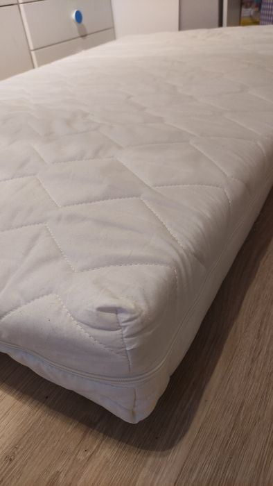 Materac 160x90 cm + ochraniacz i prześcieradła