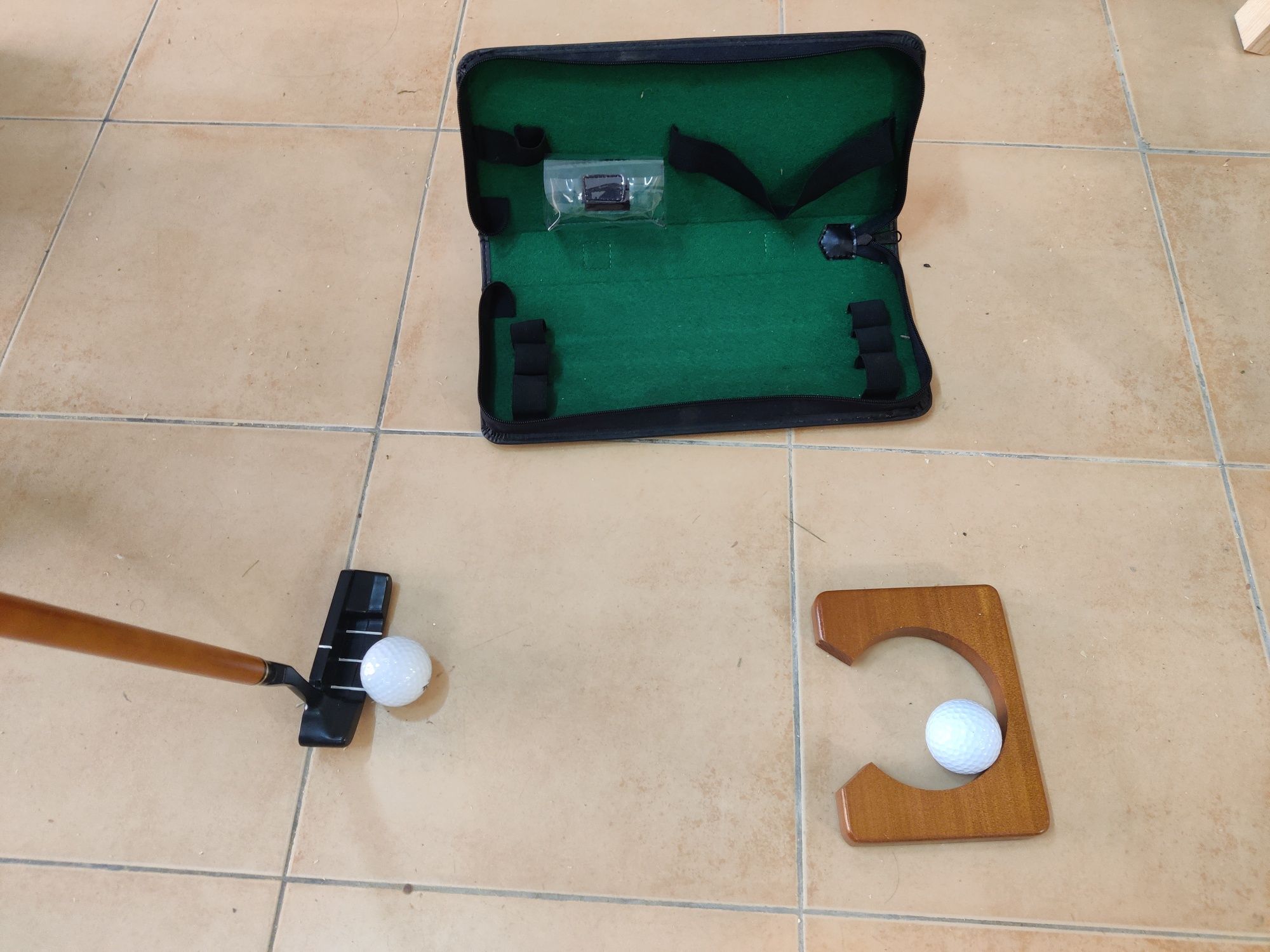 Kit mini-golfe de escritório