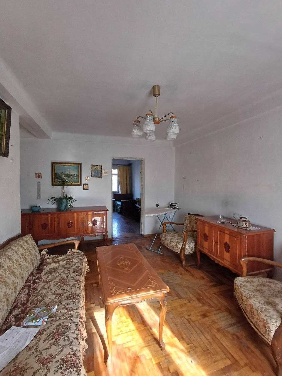 3-комн. квартира, ул. Почтовая, остановка "Малый рынок"