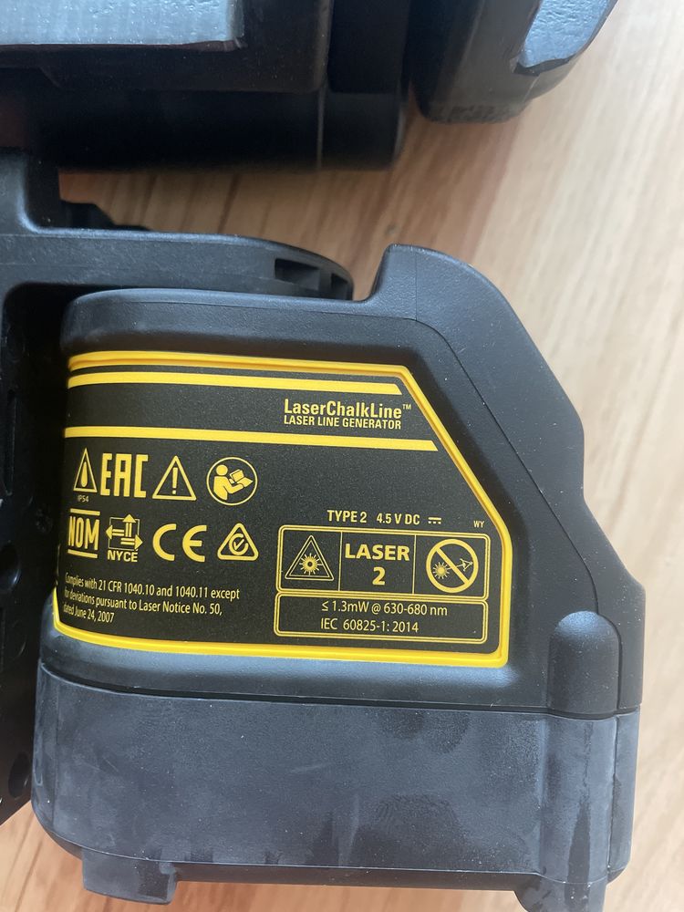 Dewalt dw088 poziomica lawerowa