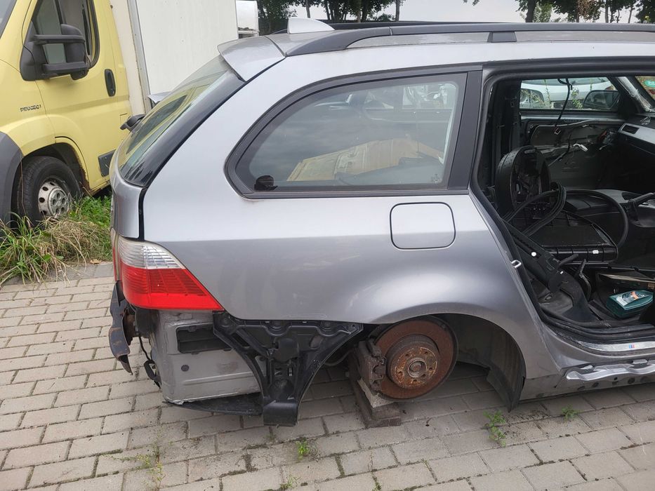 BMW  E61 pas tylny wanna