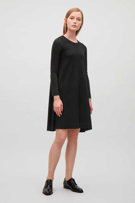 COS рр L платье из шерсти