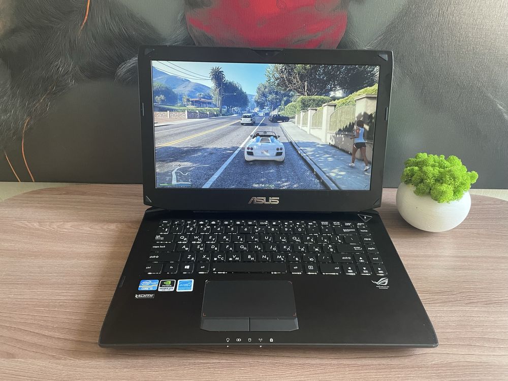 Игровой ноутбук Asus ROG/i5/8 RAM/ 256SSD/GeForce GTX660 2 GB