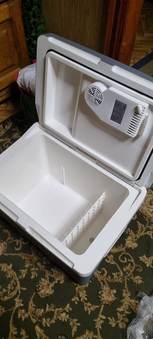 Продам холодильник для авто First пр-во  Австрия  40л 12в  220в