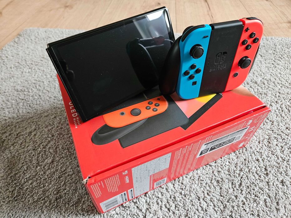 Sprzedam konsolę Nintendo Switch OLED + gry i akcesoria