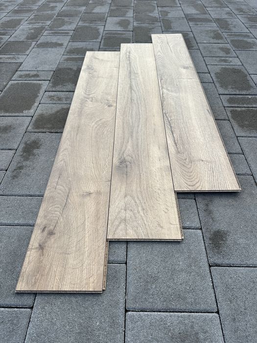 Ламінат EGGER EL2077 "Дуб Лойя коричнева" 8мм/32 фаска 4V 500грн/м2