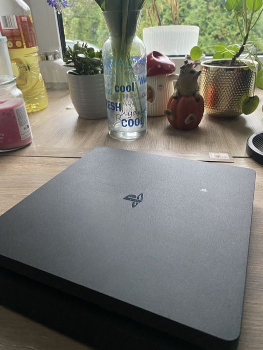PS4 Slim 500GB + pad | Stan bardzo dobry | Bez pudełka