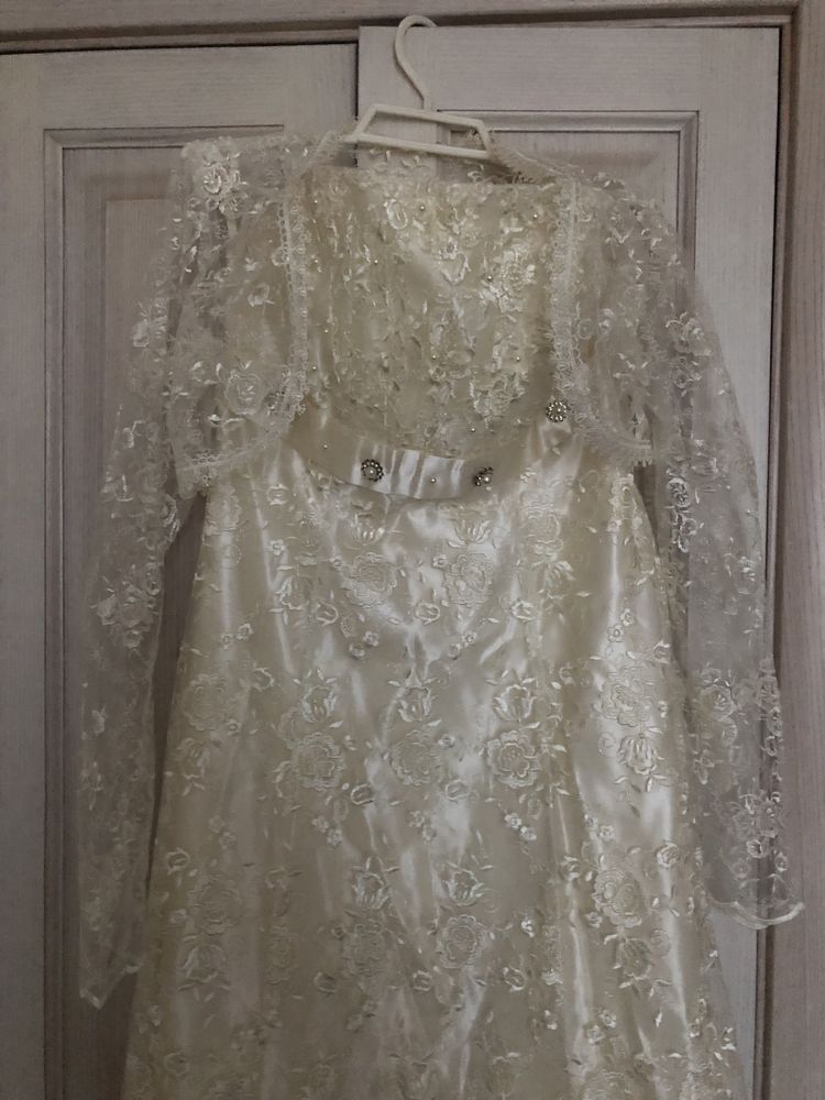 Платье свадебное-выпускное на фотосессию Подарок