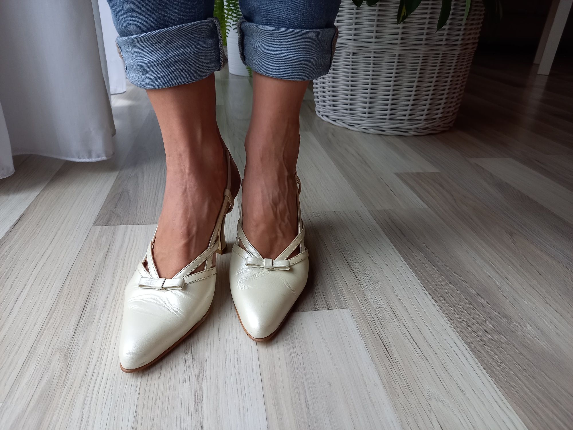 Buty ślubne Doriani ecru rozm 37,5