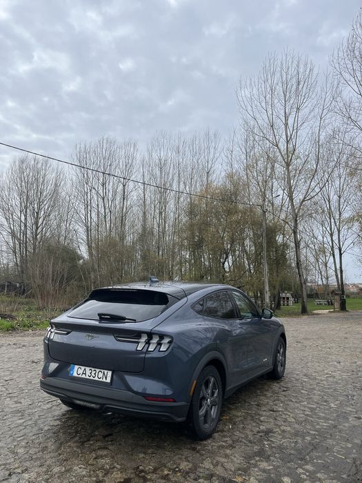 Ford Mustang Match-e Alargada