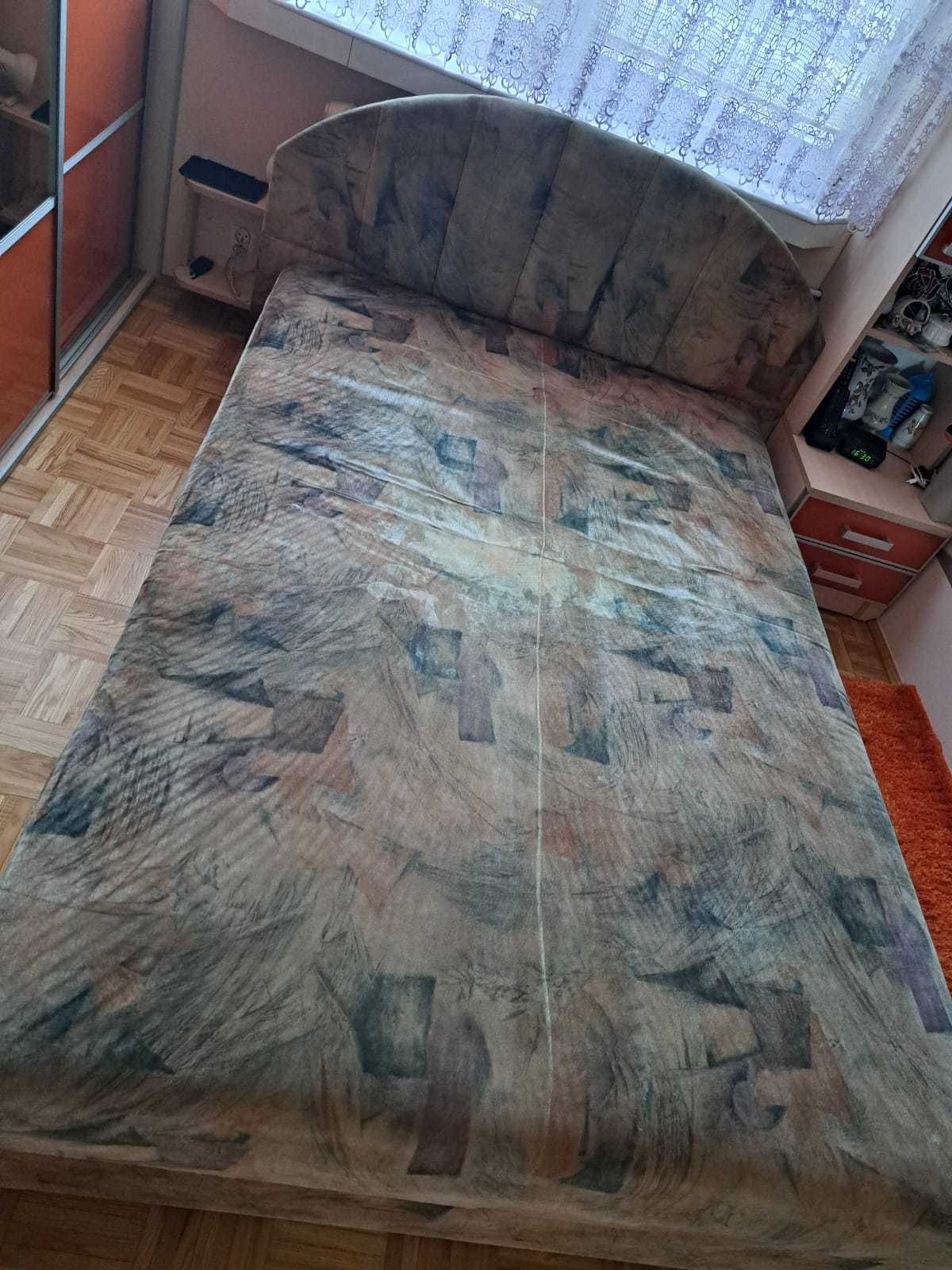 Sprzedam łóżko kontynentalne.