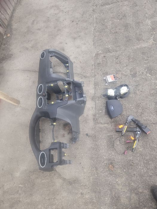 Deska rozdzielcza konsola kokpit pasy poduszki ford Focus mk2 2005r
