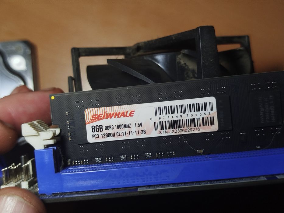 AsRock H61M-VG3 + Celeron 2,7 + Ram 8gb