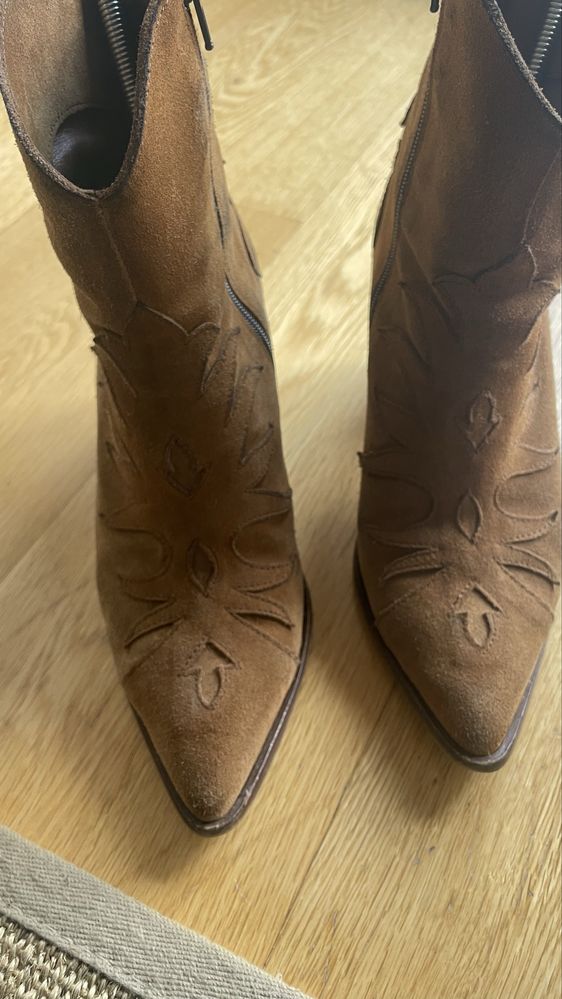 Botas em camurca
