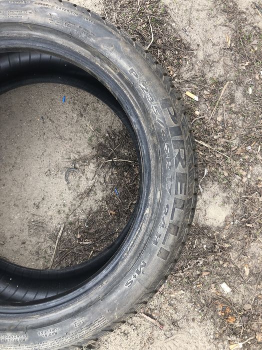 Продам резину 235 * 45 R 17