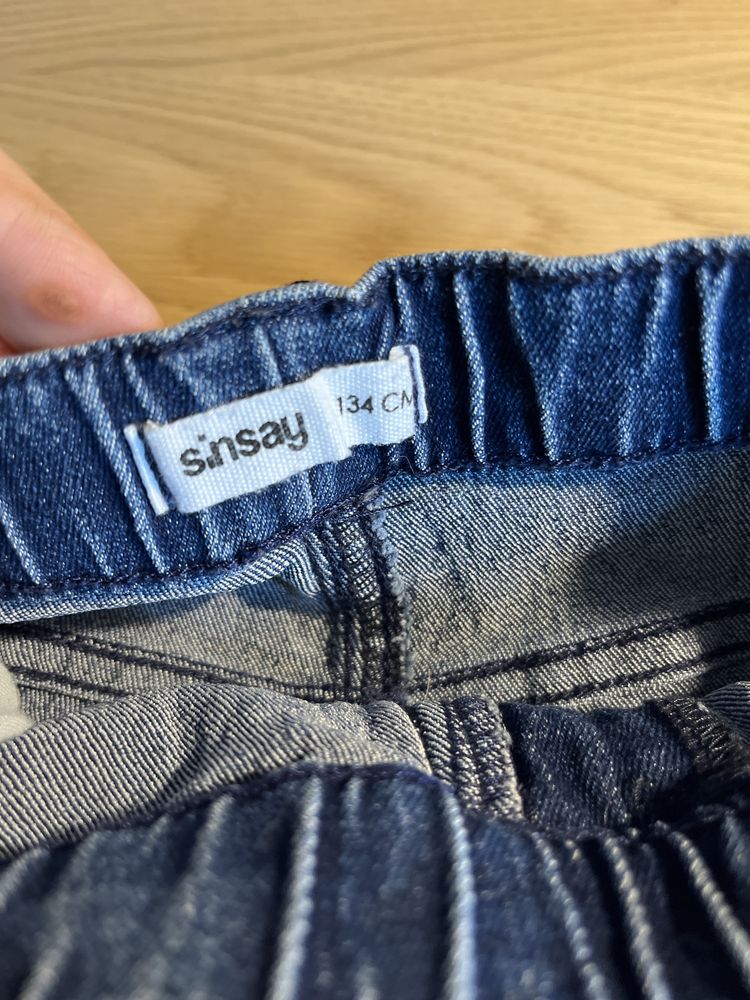 Krotkie spodenki sinsay 134
