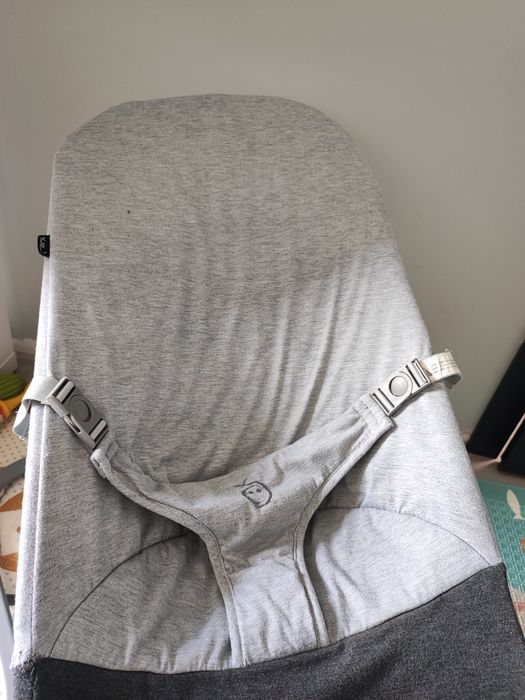 Leżaczek/Bujaczek elektryczny Momi Bess Jasnoszary z pilotem