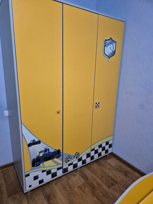 Дитячі меблі, ліжко, шкаф