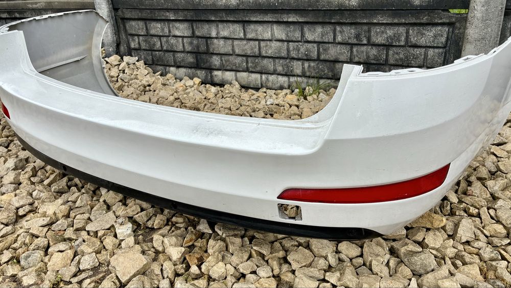 Zderzak tylny 4xPDC bialy LF9E Skoda Octavia 3 III kombi 12- oryginal