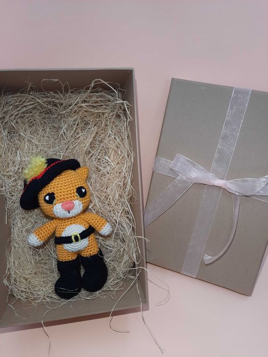 Boneco de Croché Artesanal | Gato das Botas - Feito à Mão